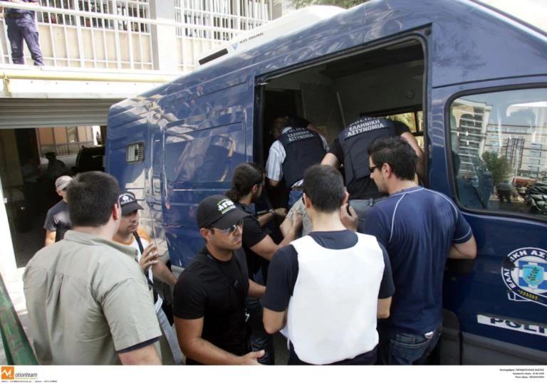 Στα ίχνη του «καλλιτέχνη» πλαστικού χειρουργού η ΕΛ.ΑΣ. – Μεταμορφώνει τους κακοποιούς για να αποφύγουν τη σύλληψη